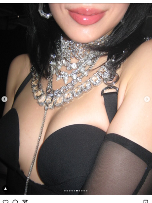 【画像】女優の仲里依紗さん(34)、おっぱいを出しすぎてしまうwwwwwwwwww超奇抜なセクシードレス姿に10万いいね！！！